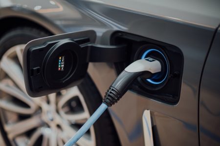 5 dudas sobre los carros híbridos y eléctricos