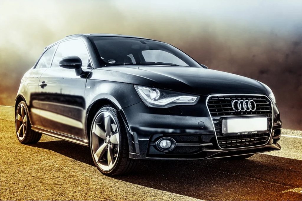 Audi negro: : uno de los autos de lujo más vendidos en Colombia. 