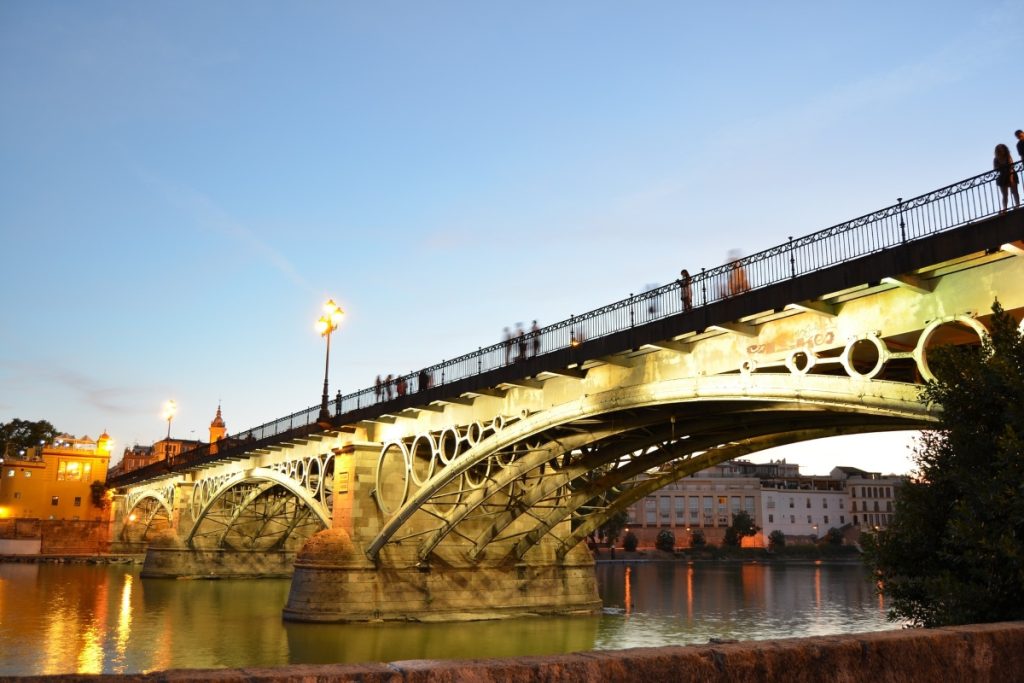 Puente La Triana. Sevilla, España